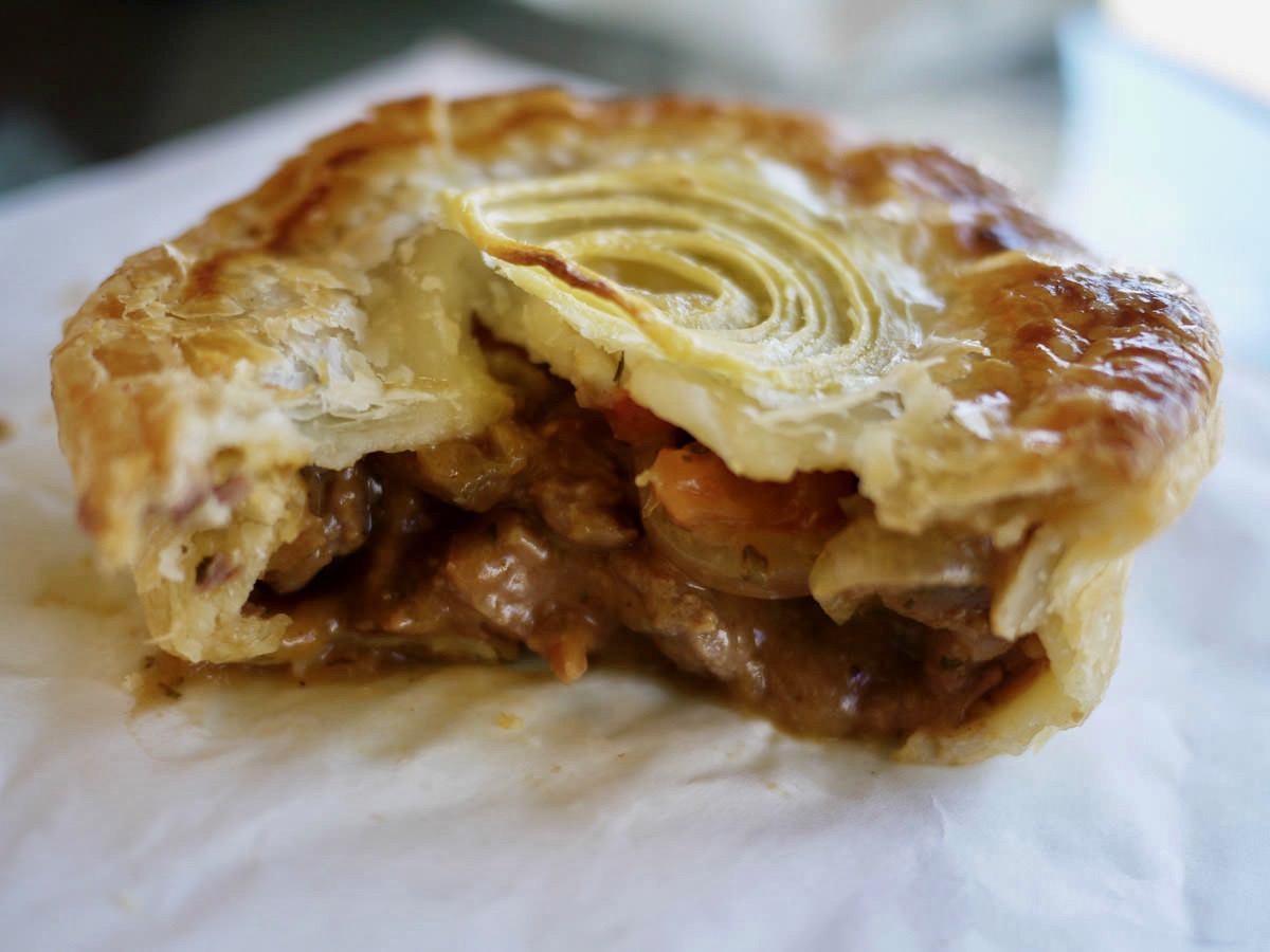 190Steak & Onion Pie